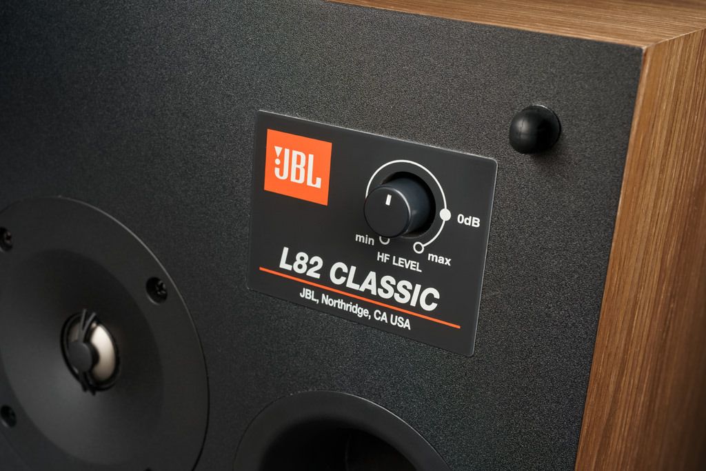 Полична акустика JBL L82 Classic Black (JBLL82CLASSICBLK)