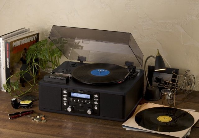 Програвач вінілу TEAC LP-R550USBE-B
