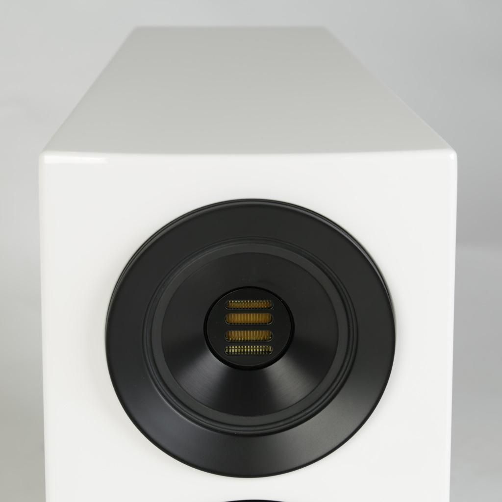 Полочная акустика ELAC Concentro S 503 White High Gloss