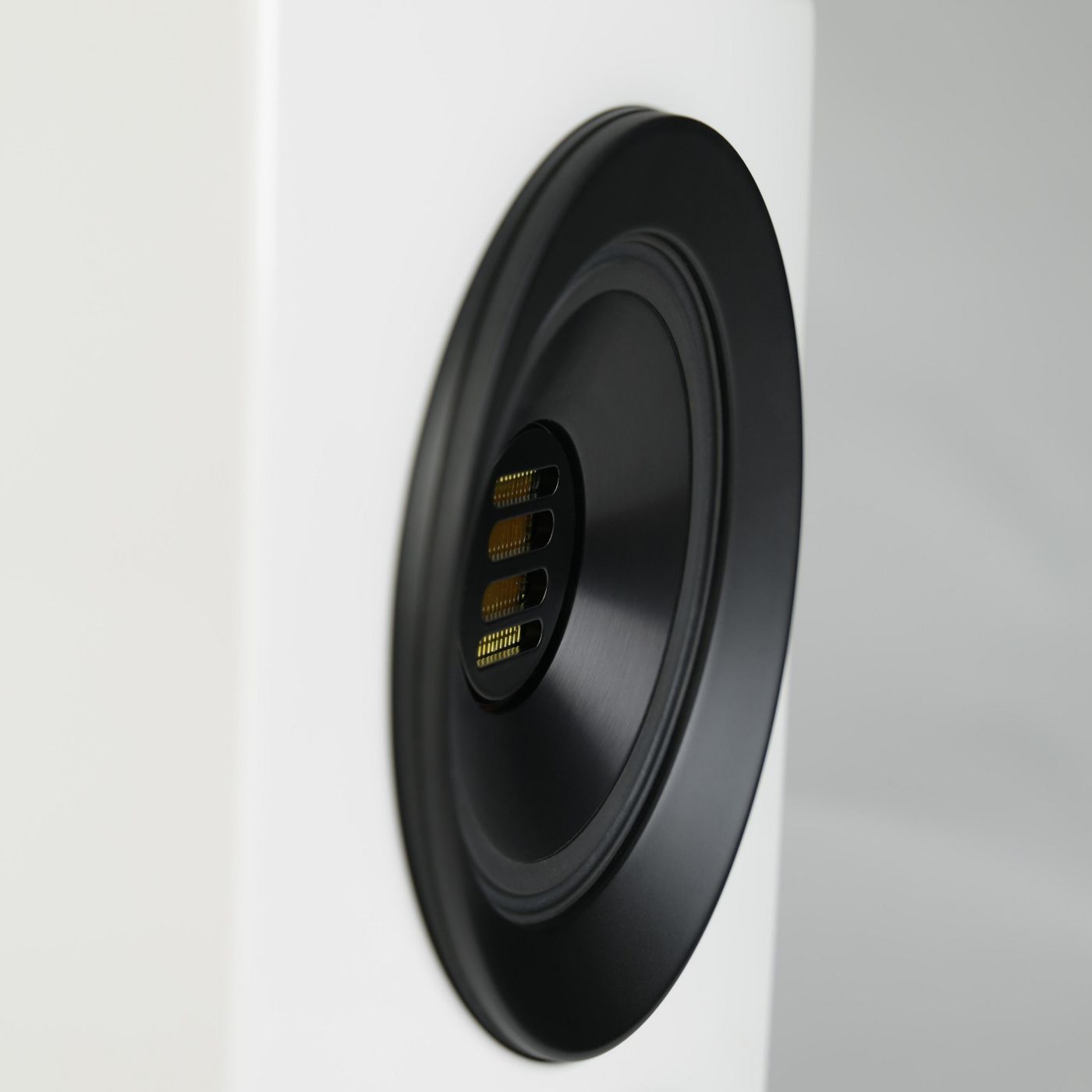 Полочная акустика ELAC Concentro S 503 White High Gloss