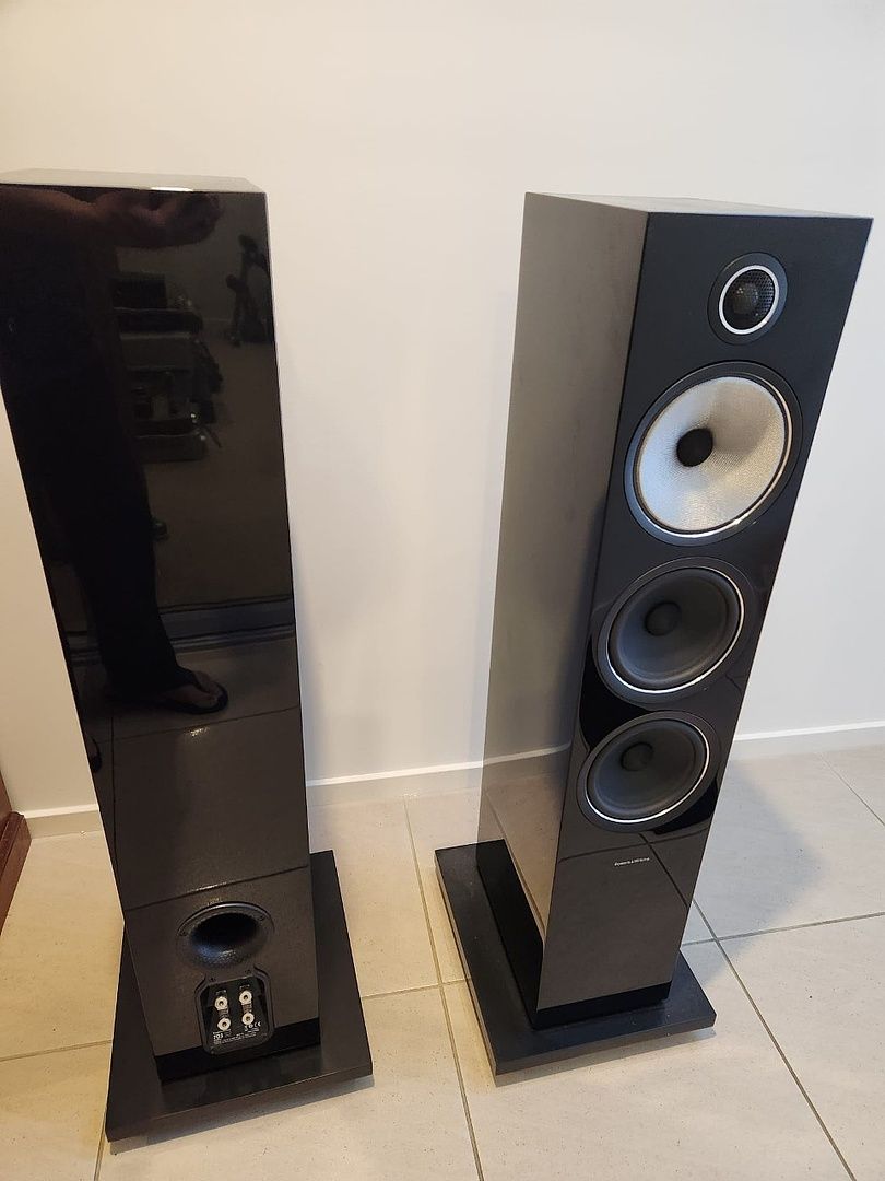 Напольная акустика Bowers & Wilkins 703 S2 Gloss Black