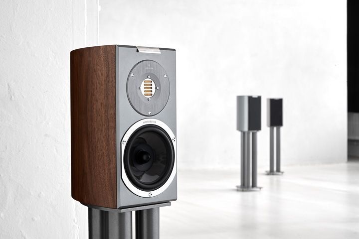 Полочная акустика Audiovector R1 Avantgarde Italian Walnut
