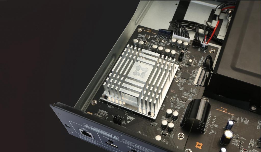 UHD-програвач Magnetar UDP800 Black