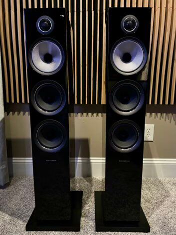 Напольная акустика Bowers & Wilkins 704 S2 Gloss Black