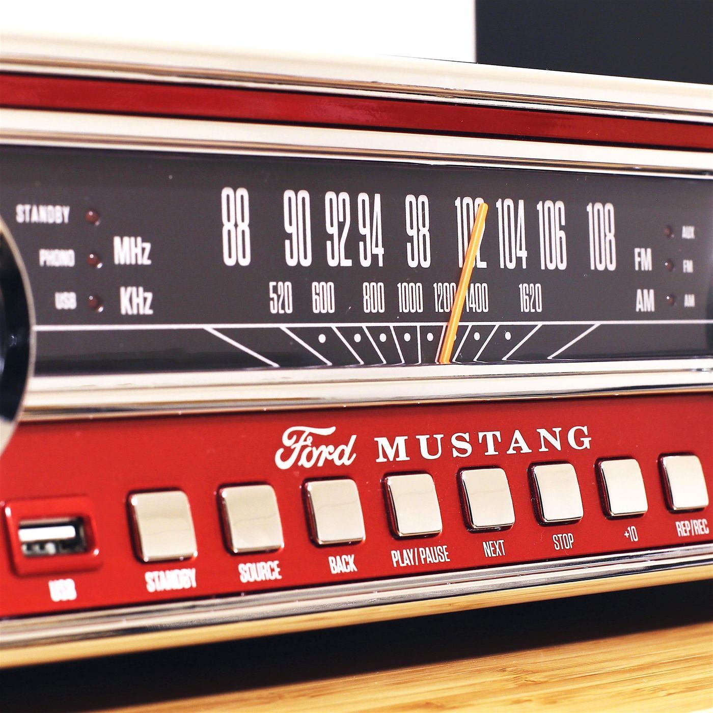 Проигрыватель винила ION Mustang LP Red