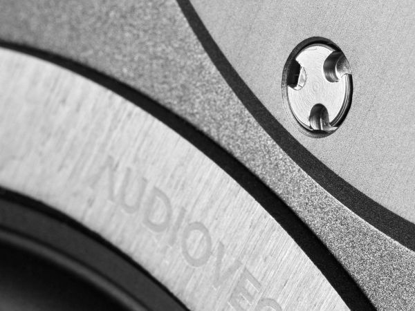 Полочная акустика Audiovector R1 Signature White Silk