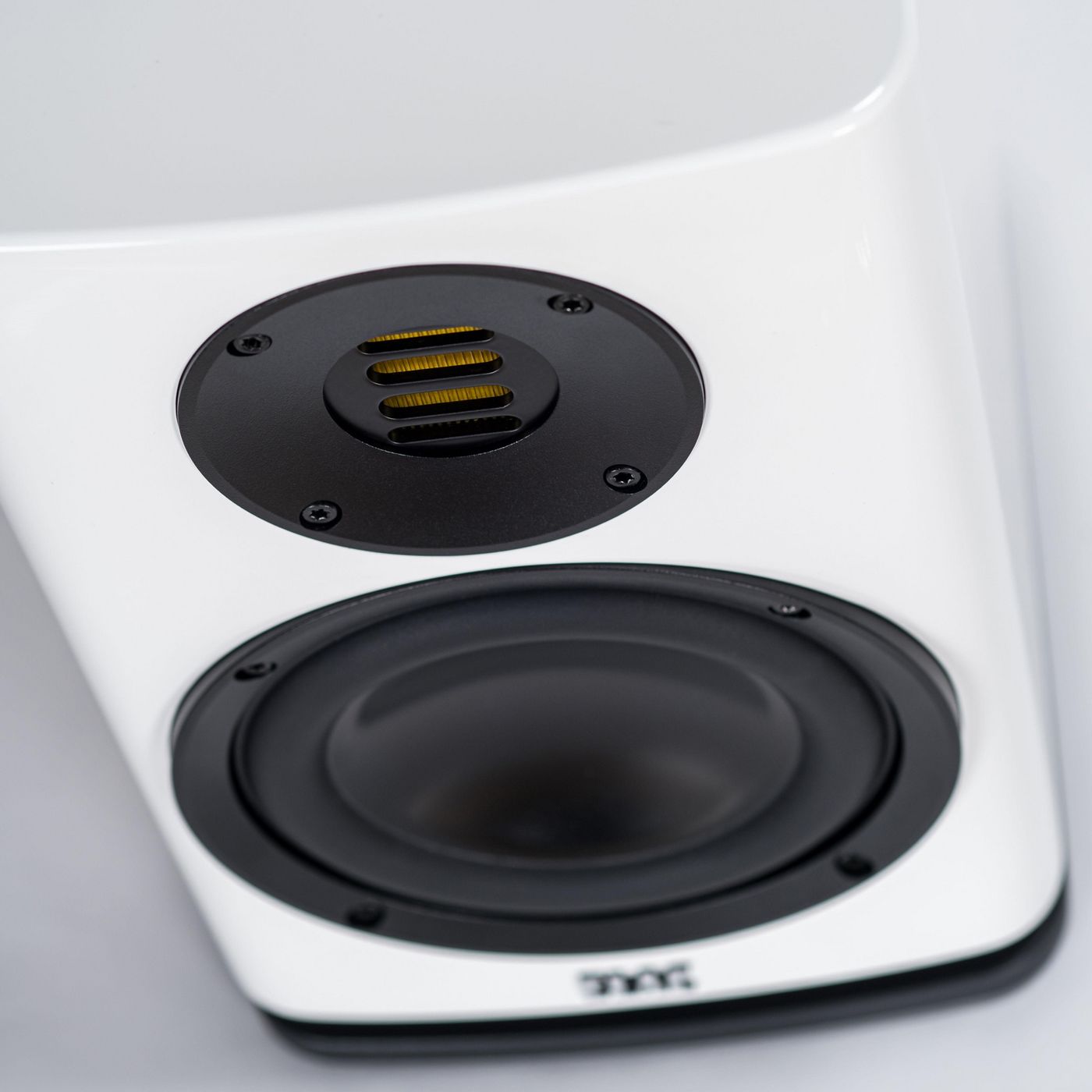 Полочная акустика Elac Solano BS 283 White