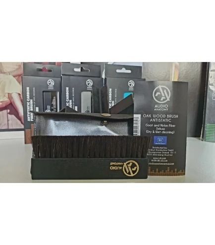 Щётка Audio Anatomy Oak/Wood Brush Black With Antistatic Goat And Nylon Fiber