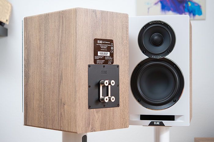 Полочная акустика Elac Uni-Fi Reference UBR62 Wood White