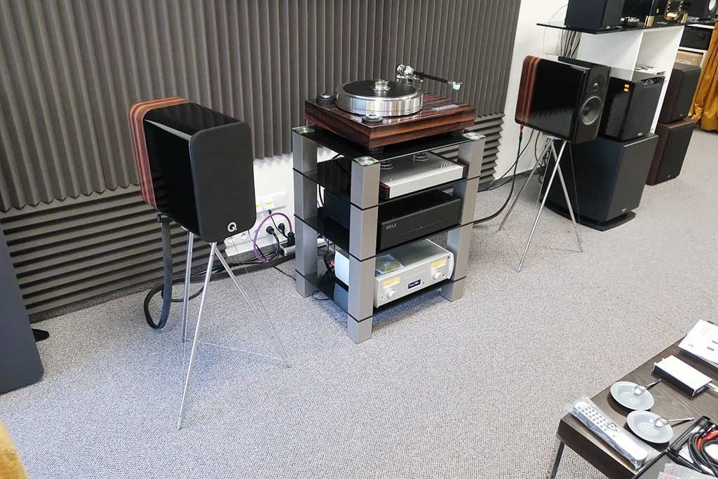 Акустика Q Acoustics Q CONCEPT 300 BLACK & ROSEWOOD EXC STAND (QA2710)