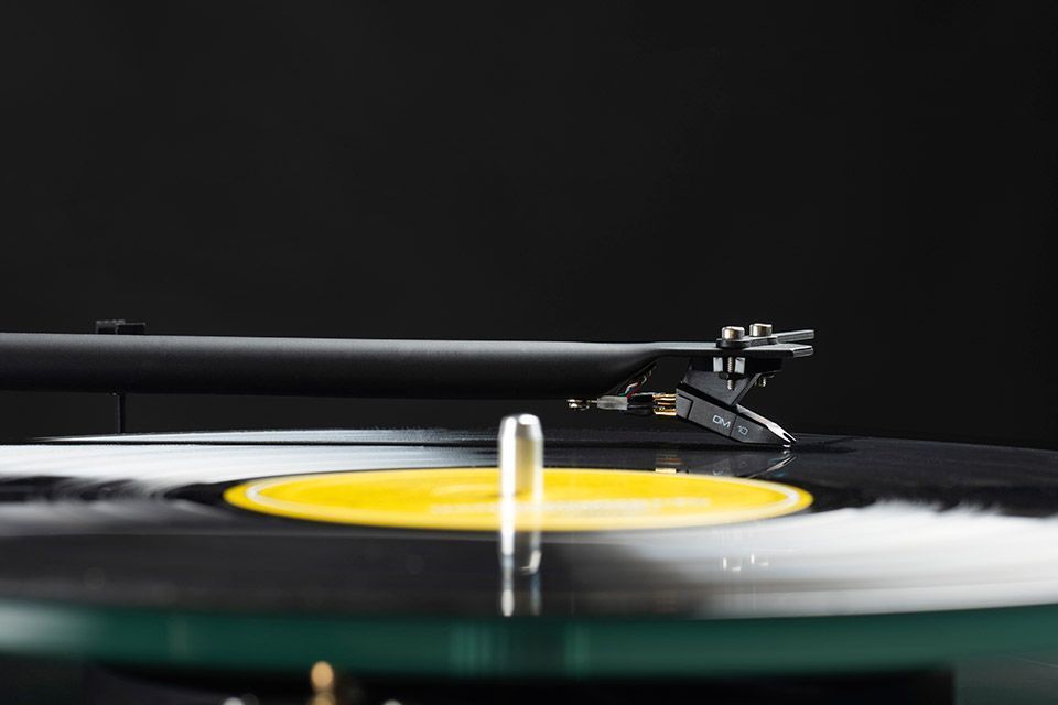Проигрыватель винила Pro-Ject T1 EVO BT OM10 Piano