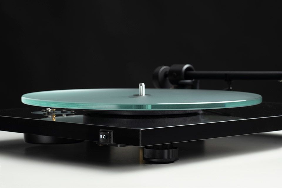 Проигрыватель винила Pro-Ject T1 EVO OM10 Piano
