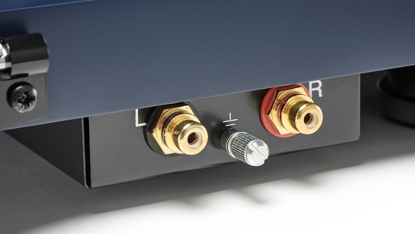 Проигрыватель винила Pro-Ject Debut Carbon EVO 2M-Red High Gloss White