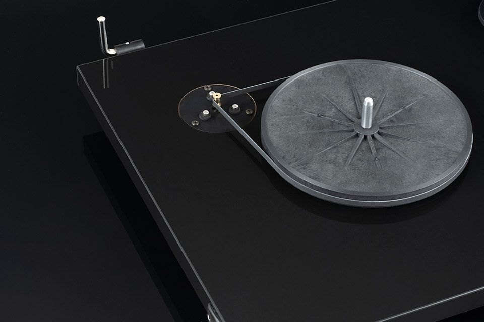 Проигрыватель винила Pro-Ject T1 EVO Phono OM10 Piano