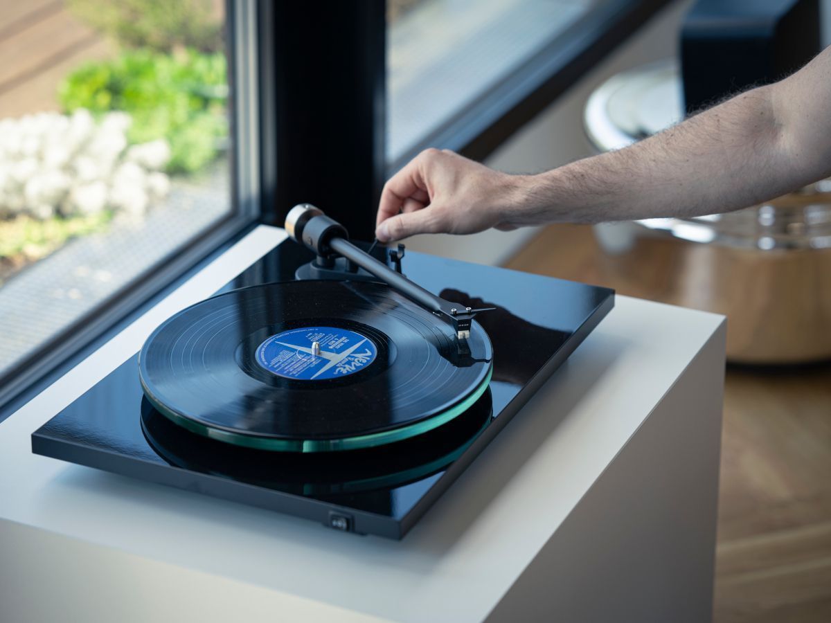 Проигрыватель винила Pro-Ject T2 Super Phono Rainier High Gloss Black