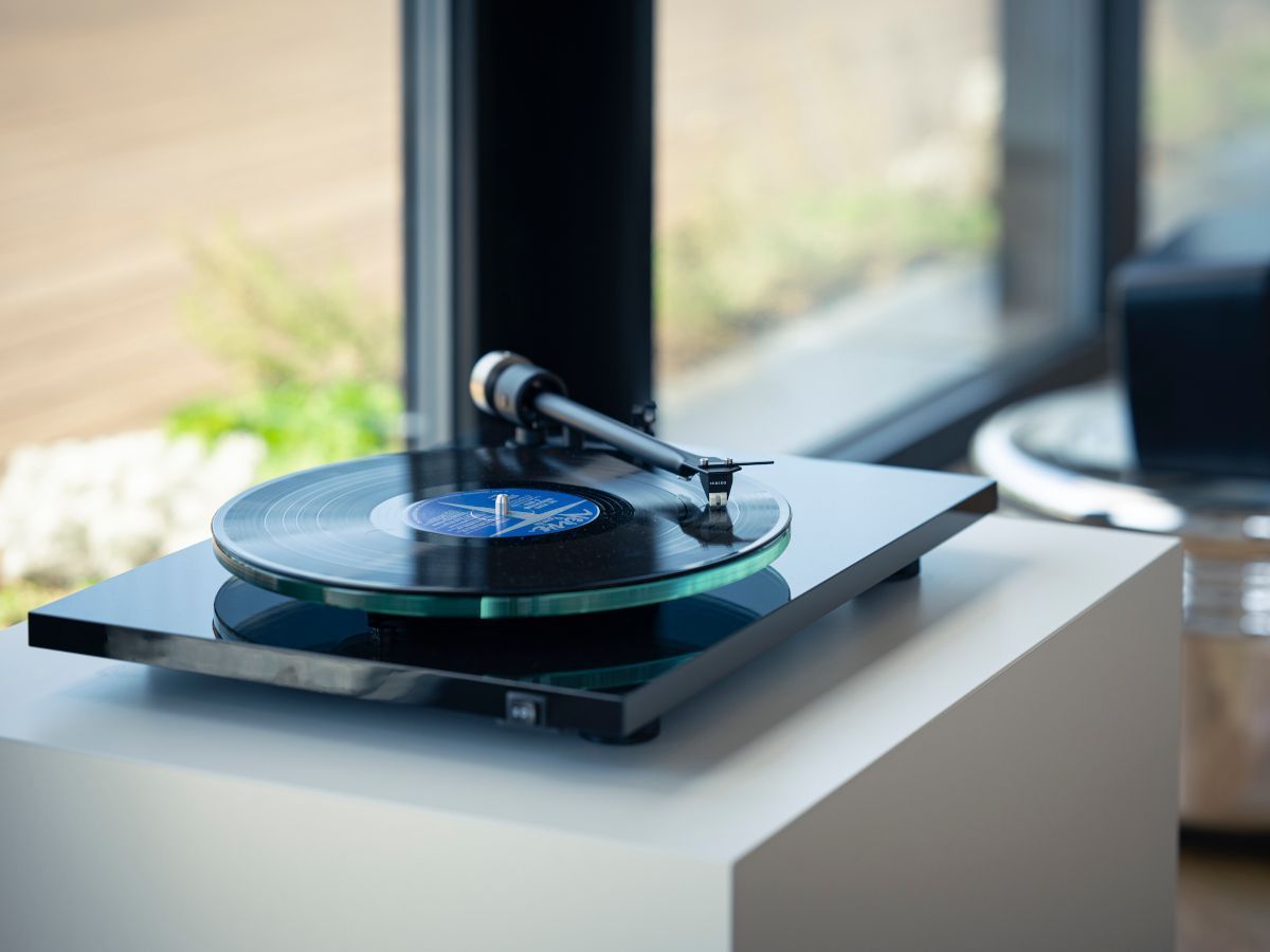 Проигрыватель винила Pro-Ject T2 Super Phono Rainier High Gloss Black
