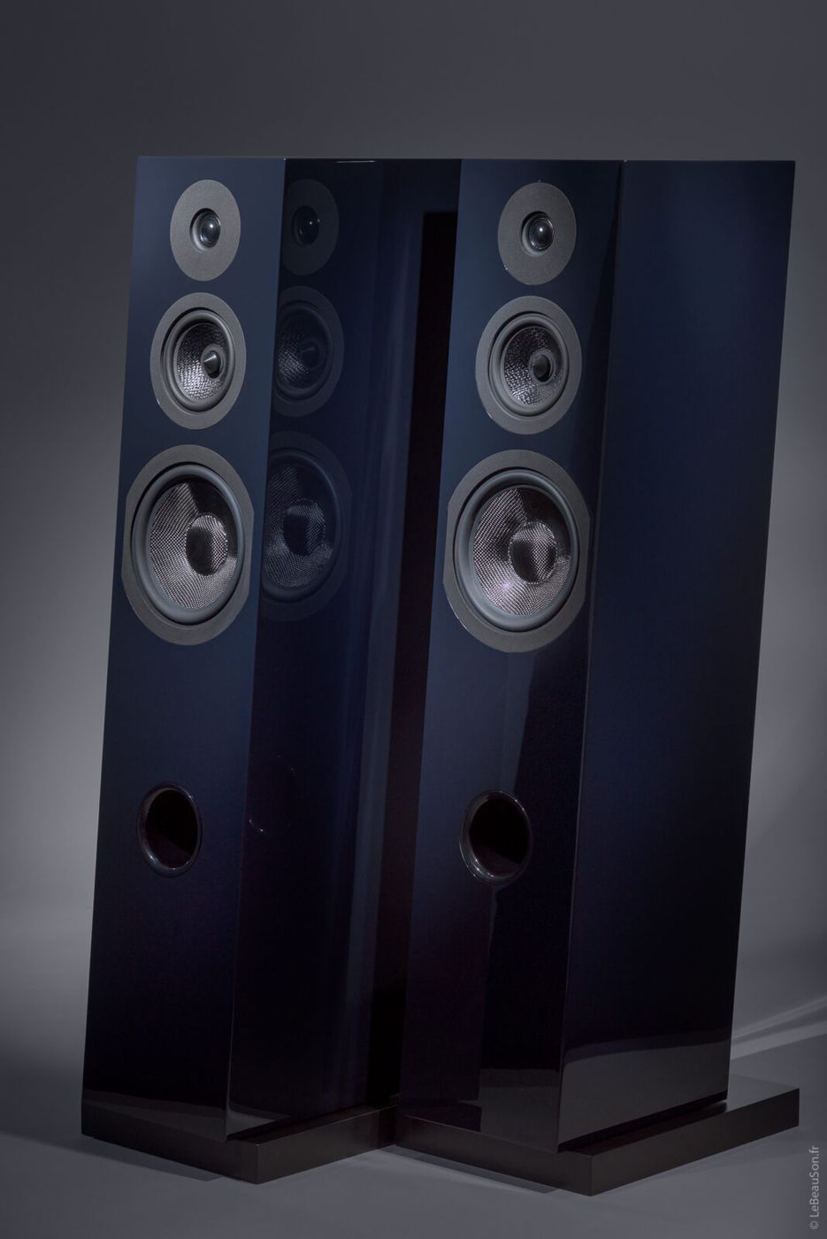 Акустика Davis Acoustics Courbet 8 Cosmic Blue High Glossy