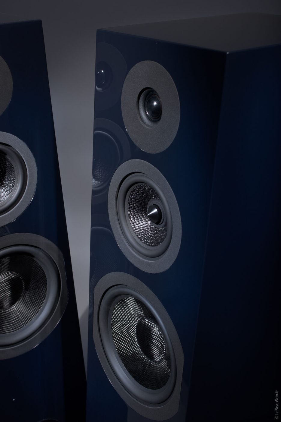 Акустика Davis Acoustics Courbet 8 Cosmic Blue High Glossy