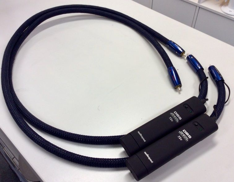 Межблочный кабель AUDIOQUEST 0.5m WATER 72V DBS RCA > RCA