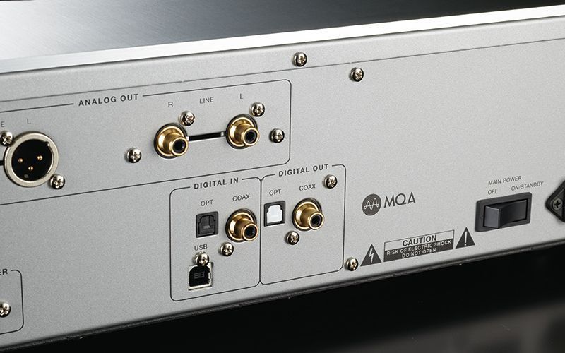 CD-SACD програвач Luxman D-07X Silver