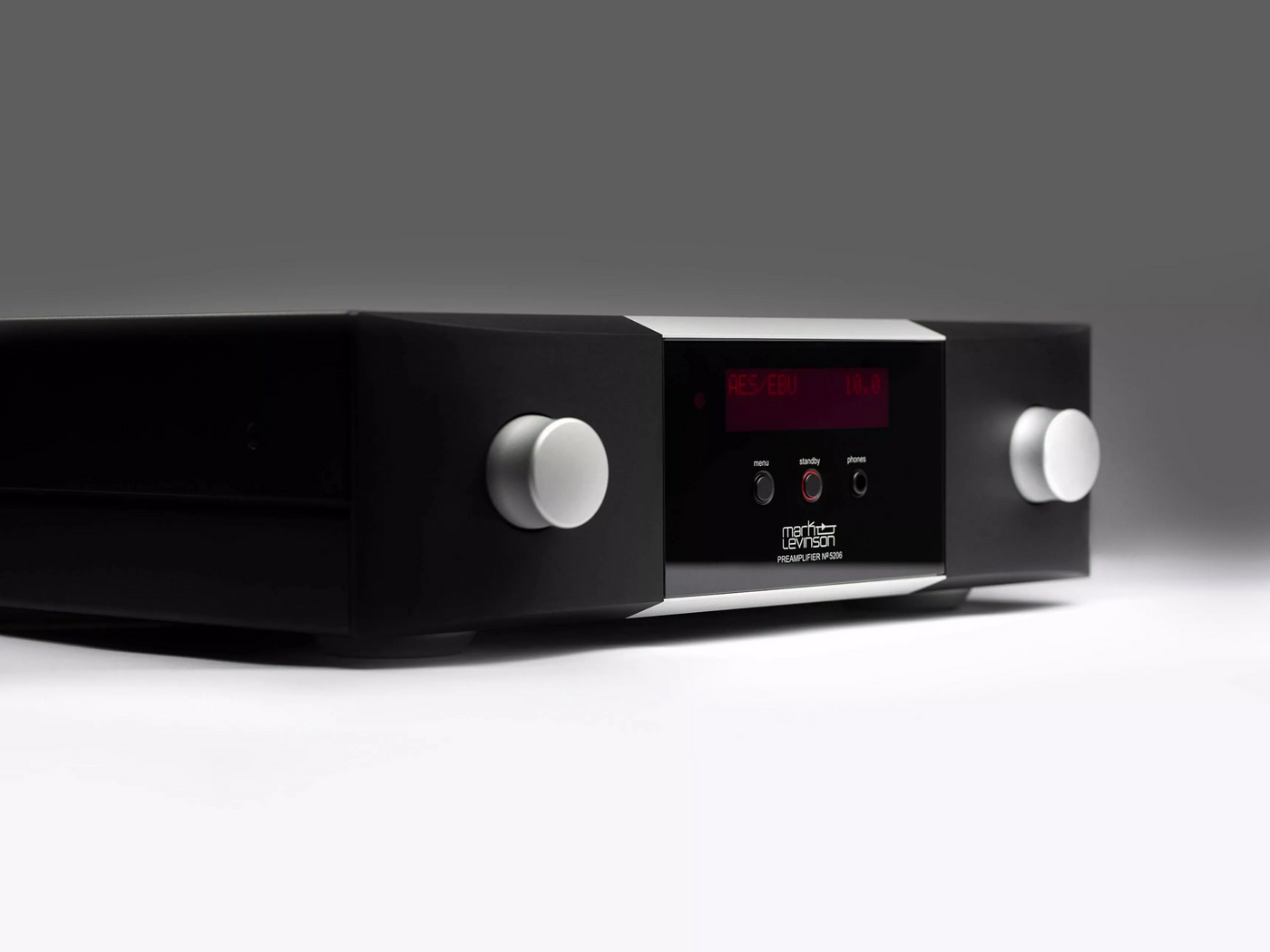 Предварительный усилитель Mark Levinson №5206