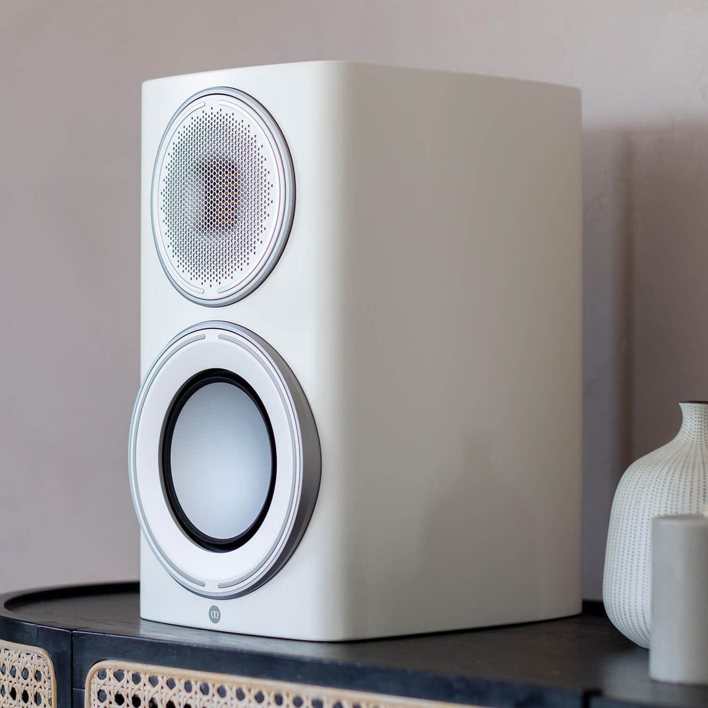 Полочная акустика Monitor Audio Platinum 100 3G Pure Satin White