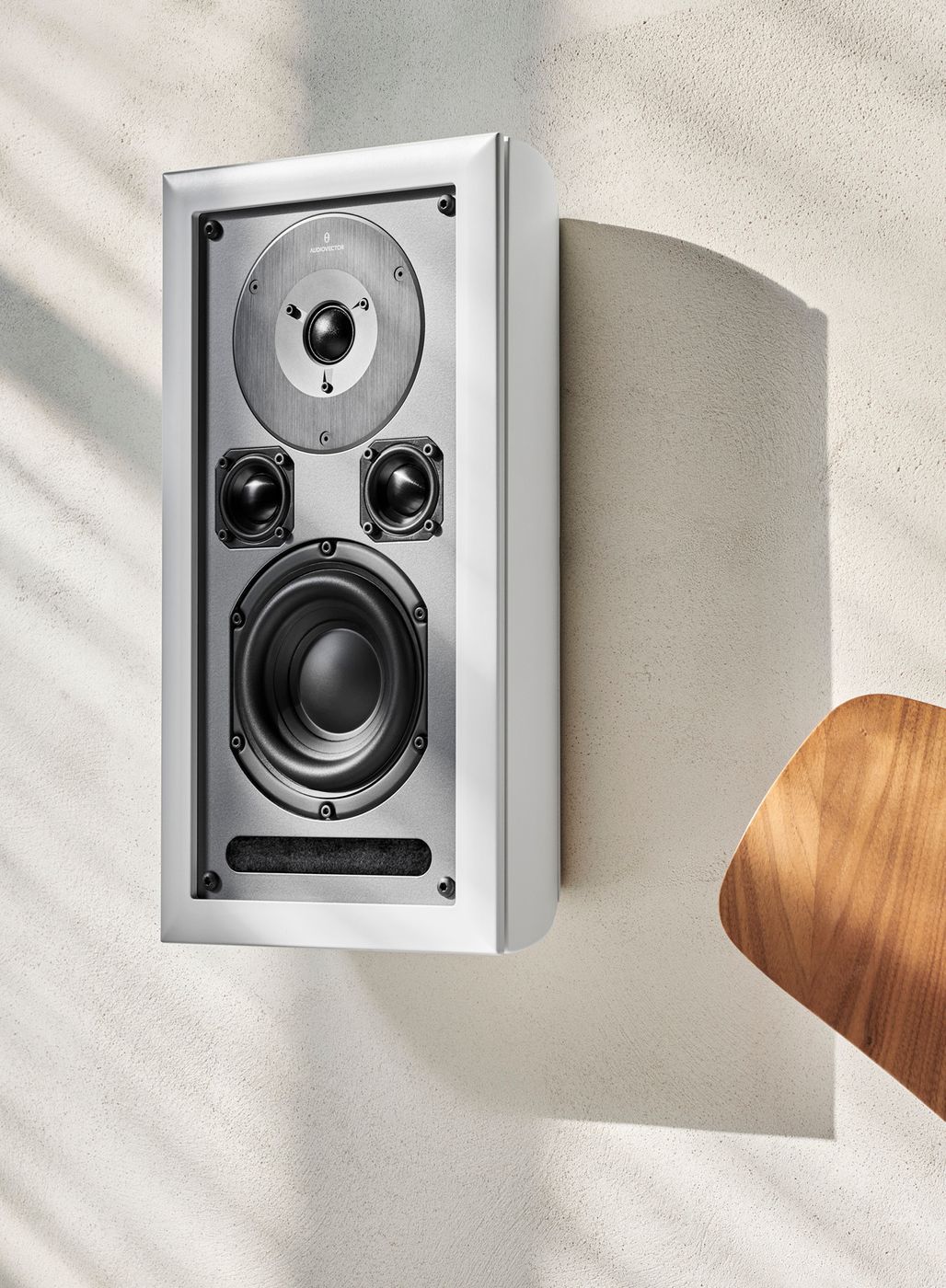 Настенная акустика Audiovector R On-Wall Signature White Silk