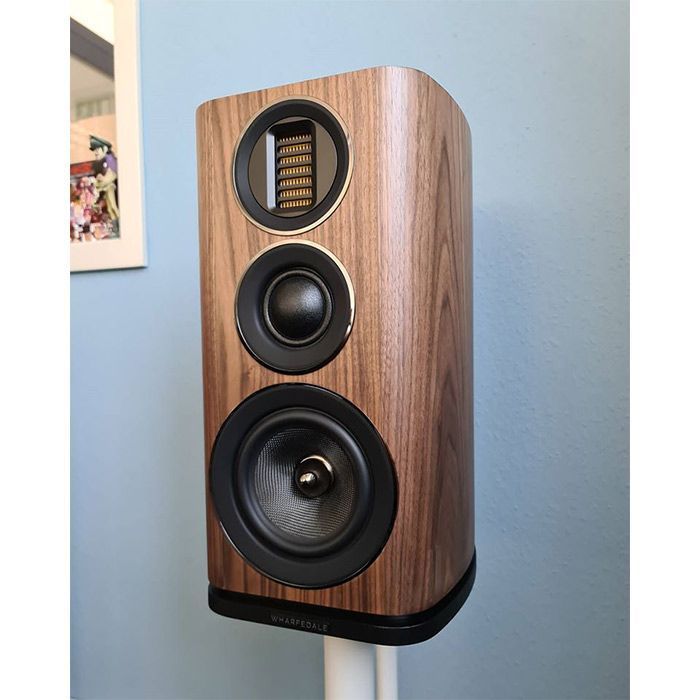 Полочная акустика Wharfedale EVO 4.2 Walnut