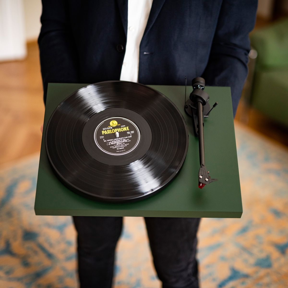 Проигрыватель винила Pro-Ject Debut Carbon EVO 2M-Red Satin Green