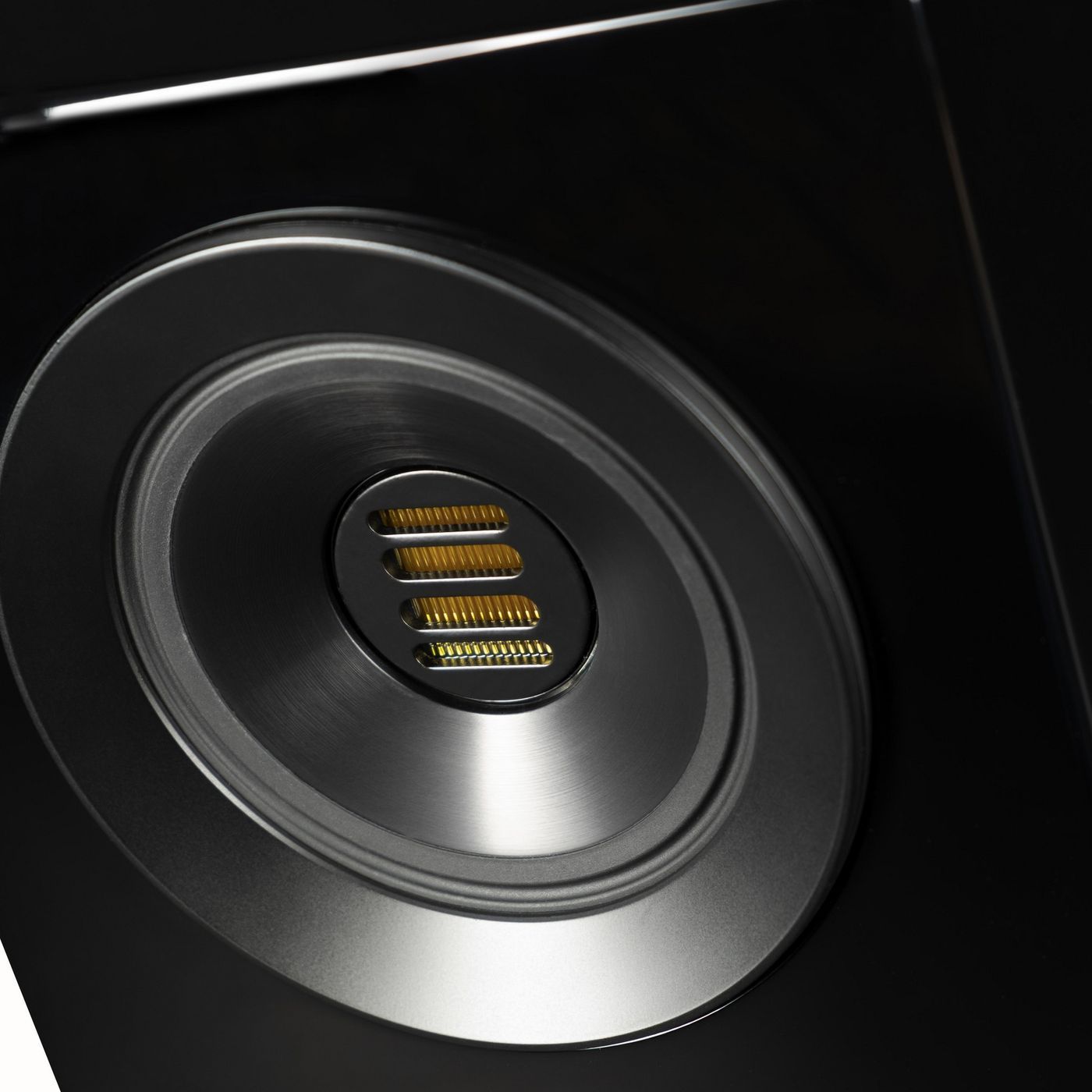 Полична акустика ELAC Concentro S 503 Black High Gloss